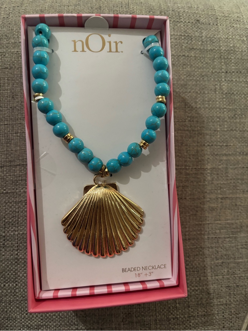 nOir Jewelry Turquoise Bead Necklace with Gold Shell Pendant